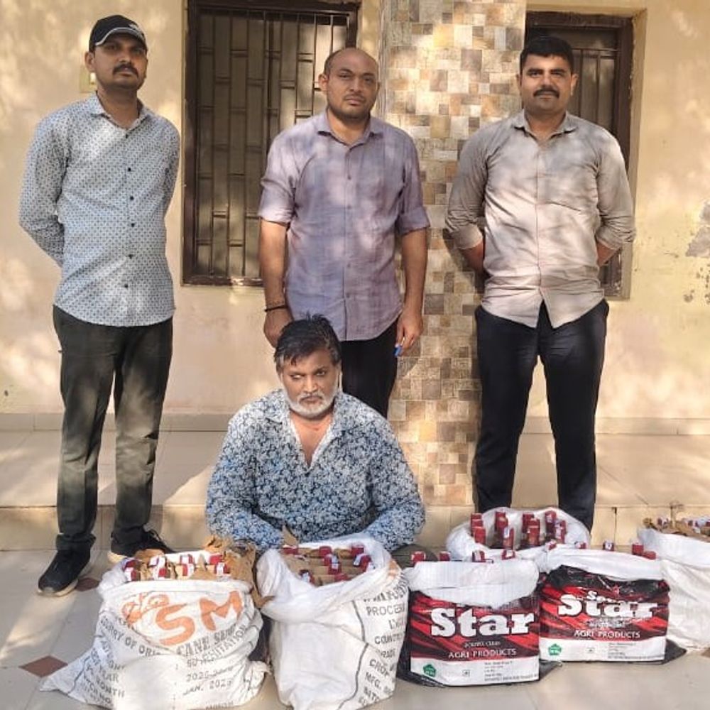 સુરેન્દ્રનગરમાં રહેણાંક મકાનમાંથી વિદેશી દારૂ ઝડપાયો:LCBએ ₹46,648ના મુદ્દામાલ સાથે એકની ધરપકડ કરી