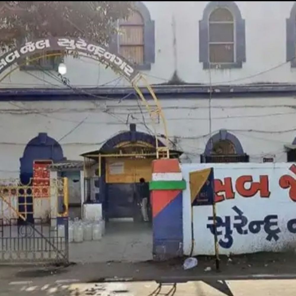 સબ જેલમાંથી 3 મોબાઈલ ફોન ઝડપાયા:કાચા કામના કેદી પાસેથી મળ્યા, દીવાલમાં સંતાડેલા પણ જપ્ત