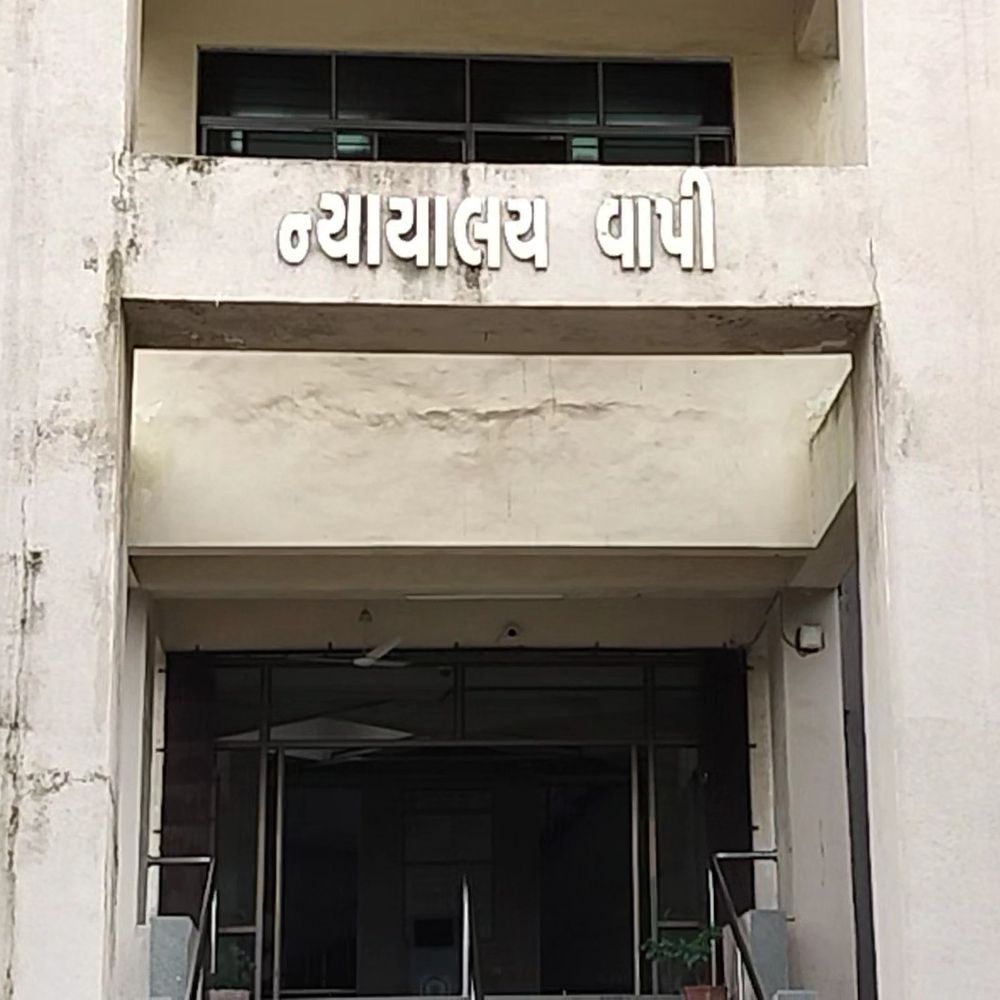 ભિલાડ દારૂ કેસમાં બુટલેગરની જામીન અરજી કોર્ટે ફગાવી:વાપી કોર્ટે સરકારી વકીલની દલીલો ગ્રાહ્ય રાખી ચુકાદો આપ્યો.