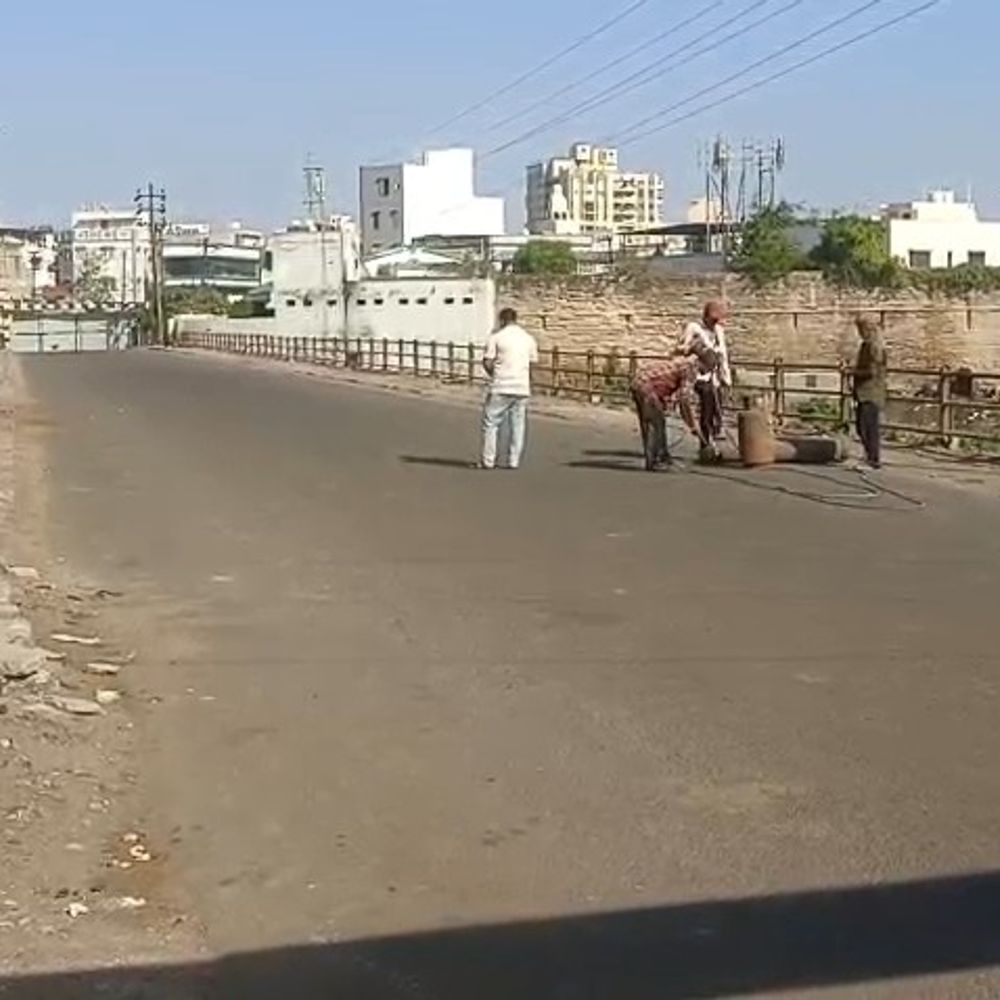 જામનગરમાં કાલાવડ નાકાનો જૂનો પુલ બંધ:નવા ફોરલેન પુલ માટે ડિમોલેશન શરૂ, ટ્રાફિક ડાયવર્ટ