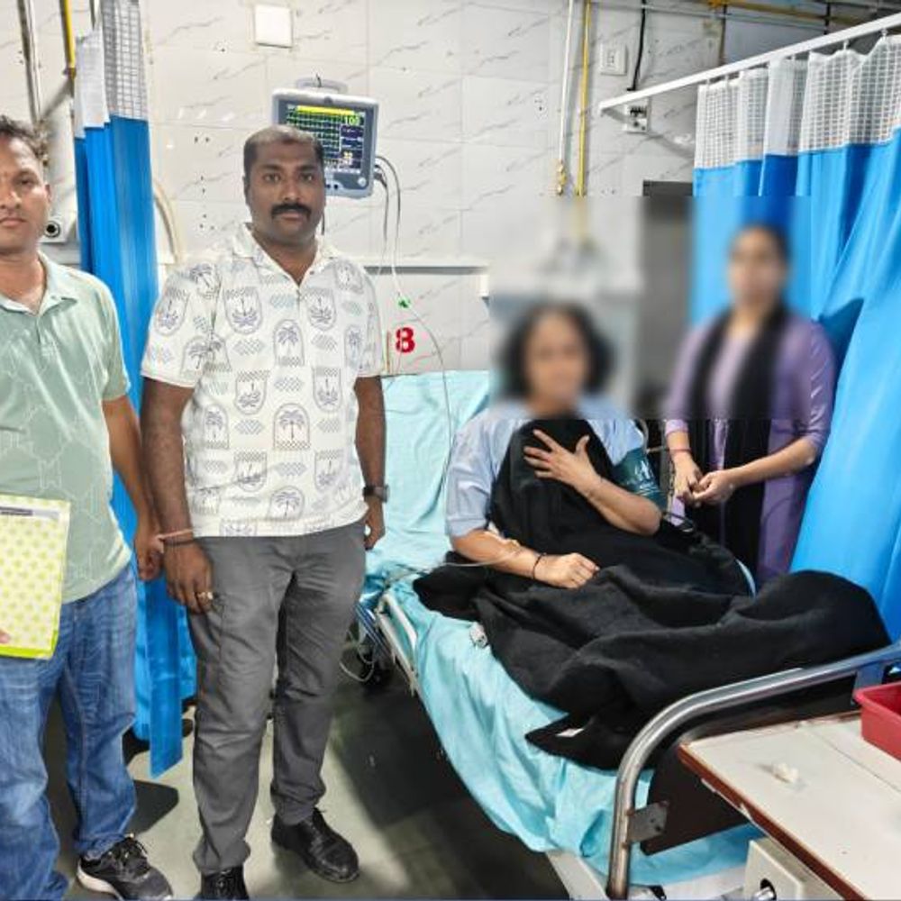 'સોરી એવરીવન એન્ડ ગુડ બાય':વોટ્સએપ પર સ્ટેટસ મૂકી નરોડાની મહિલા આત્મહત્યા કરવા ઘરેથી નીકળી ગઈ, પોલીસે 20 મિનિટમાં શોધી જીવ બચાવ્યો