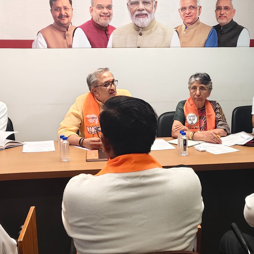 વડોદરાના નવા મેયર સહિતના હોદ્દાઓ માટે સેન્સ પ્રકિયા શરૂ:દુષ્યંત પંડયા, માયાબેન કોડનાની અને પ્રજ્ઞેશ બ્રહ્મભટ્ટ સહિતના આગેવાનો હાજર, સેન્સ આપનારા હોદ્દેદારોએ કહ્યું: પાર્ટી જે પણ નિર્ણય લેશે એ શિરોમાન્ય રહેશે