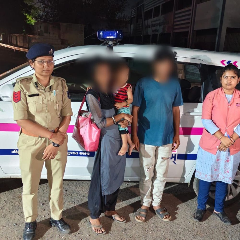 અભયમની સુંદર કામગીરી:ઘરમાંથી કાઢી મૂકાયેલ મહિલાનું તેની બે વર્ષની માસૂમ બાળકી સાથે પુનઃ મિલન કરાવતી ‘અભયમ્ 181’ ટીમ