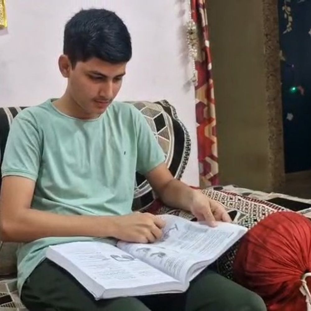 ભરૂચનો ક્રિશ CBSE ધોરણ 10માં ગુજરાતમાં પાંચમા ક્રમે:જિલ્લામાં પ્રથમ સ્થાન મેળવી પરિવાર અને શાળાનું ગૌરવ વધાર્યું