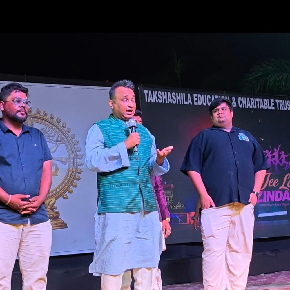 ગોધરામાં 'જી લે ઝિંદગી' ડાન્સ શો સફળતાપૂર્વક યોજાયો:ગોલી-સુંદરલાલની હાજરીમાં વિજેતાઓને રોકડ પુરસ્કાર અને ટ્રોફી અપાઈ