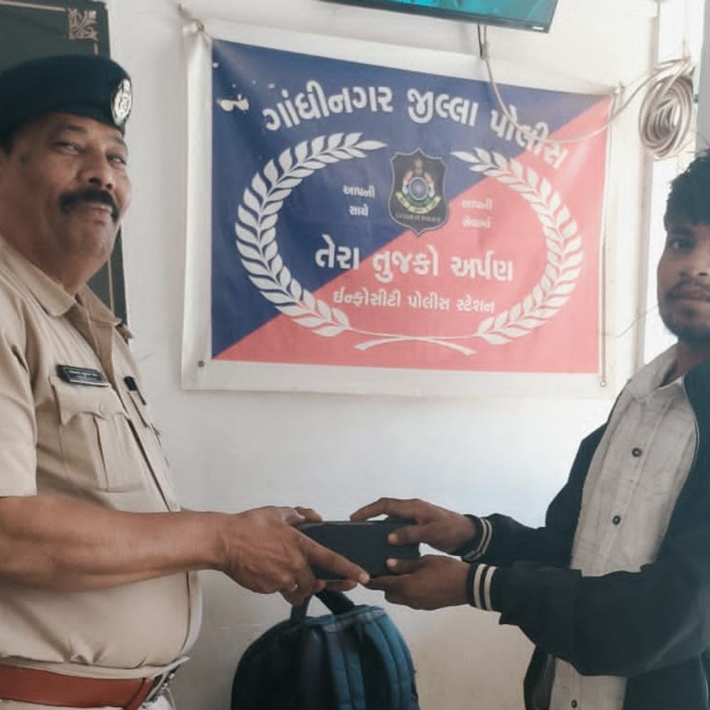 મોબાઈલ રિકવરી મિશનમાં મોટી સફળતા:ઇન્ફોસિટી પોલીસે તેરા તુઝકો અર્પણ અભિયાન હેઠળ અત્યાર સુધીમાં 83.43 લાખની કિંમતના 377 મોબાઈલ પરત અપાવ્યા