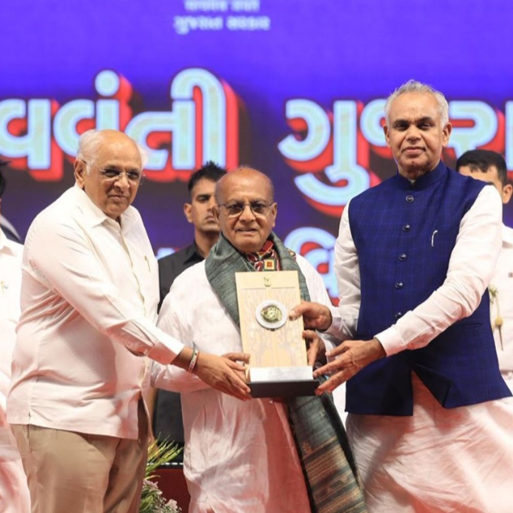 વિશેષ સન્માન:પાટણના પટોળાના કસબી ભરત સાલવીનું રાજ્યપાલ અને મુખ્યમંત્રીના હસ્તે બહુમાન