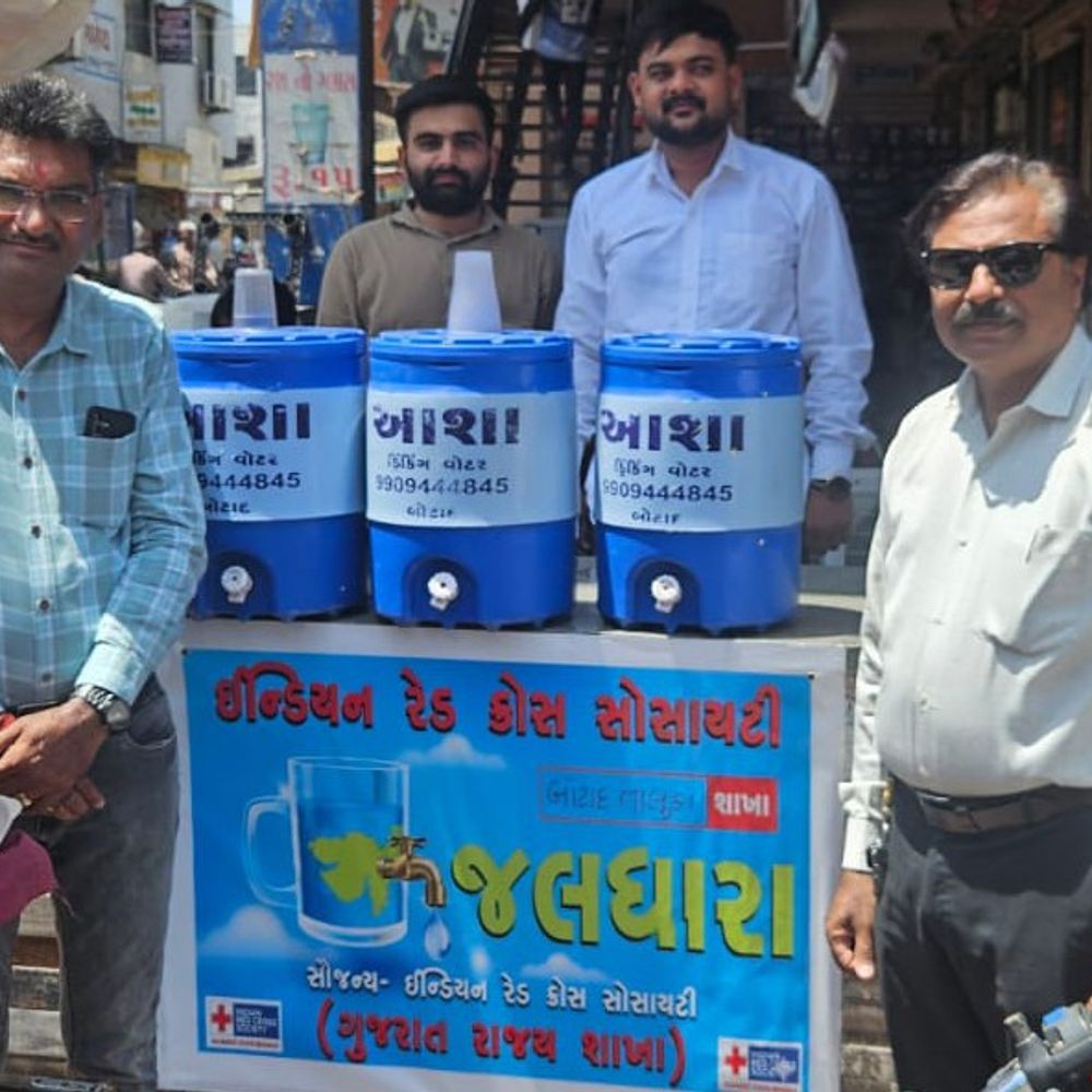 રેડ ક્રોસ સોસાયટી દ્વારા ઠંડા પાણીના પરબ મુકાયા:રાજ્યશાખાના સહયોગથી બોટાદમાં 'જલધારા પ્રોજેક્ટ' શરૂ કરાયો