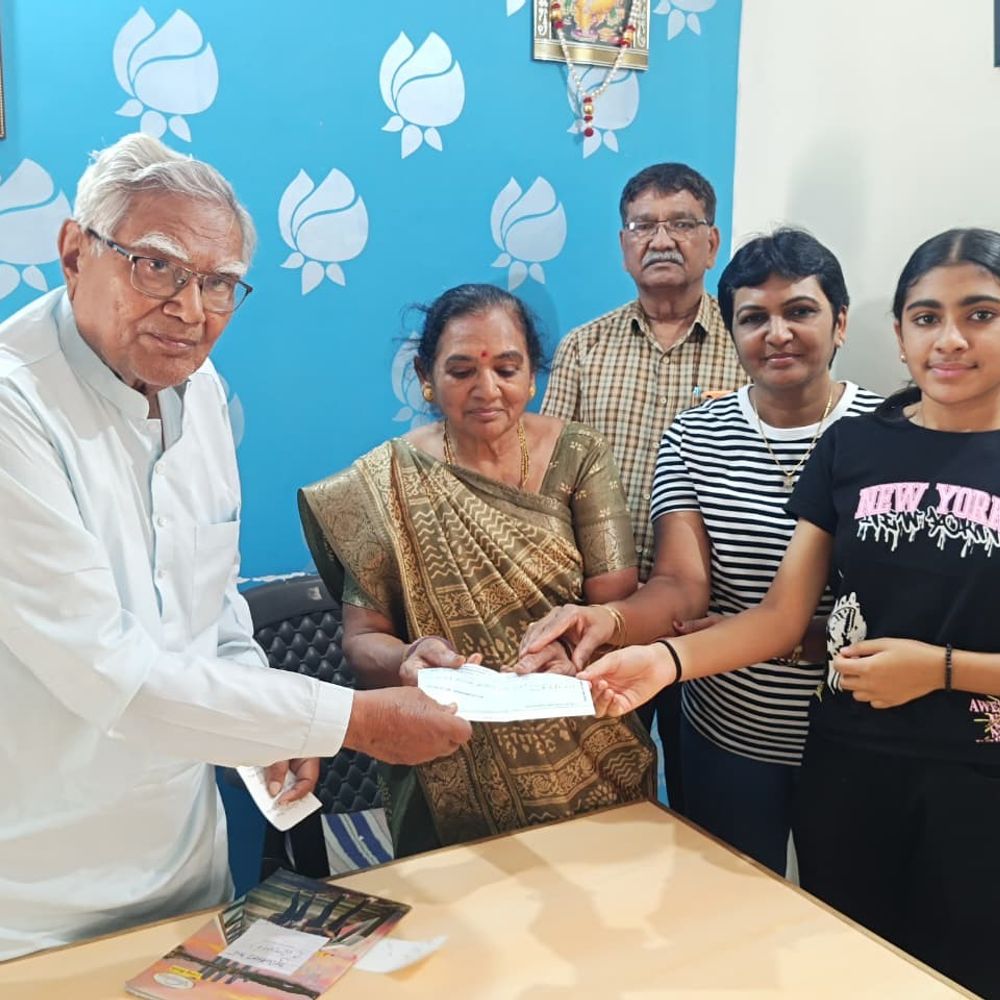 'દીકરાનું ઘર'ને વડીલ વંદના રૂપે દાન:અમેરિકા સ્થિત પૌત્રે ₹1,11,111 નો ચેક અર્પણ કર્યો