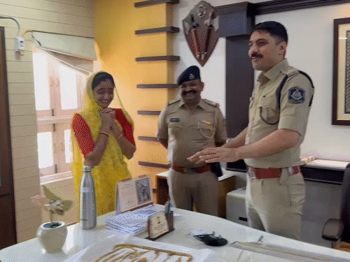 પોલીસે ગીરવે મૂકેલા 51 લાખના દાગીના પરત અપાવ્યા