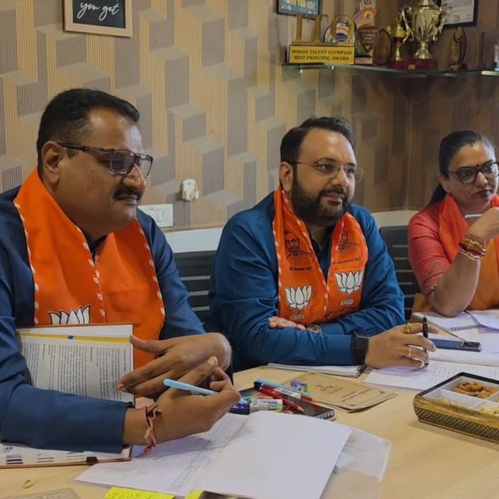 તાપીમાં સ્થાનિક સ્વરાજ્ય સંસ્થાના પ્રમુખ પદ માટે સેન્સ:મહિલા ST બેઠકો પર દાવેદારોનો ધસારો, પાર્લામેન્ટરી બોર્ડ નિર્ણય લેશે