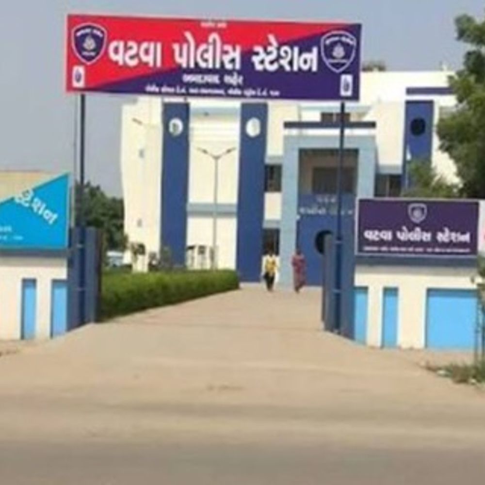 પરિણીતાનું ફેક એકાઉન્ટ બન્યું:વટવામાં મહિલાના ફોટા સાથે ઈન્સ્ટાગ્રામમાં આઇડી બનાવી બીભત્સ લખાણ સાથે ફોટા મૂકવામાં આવ્યા