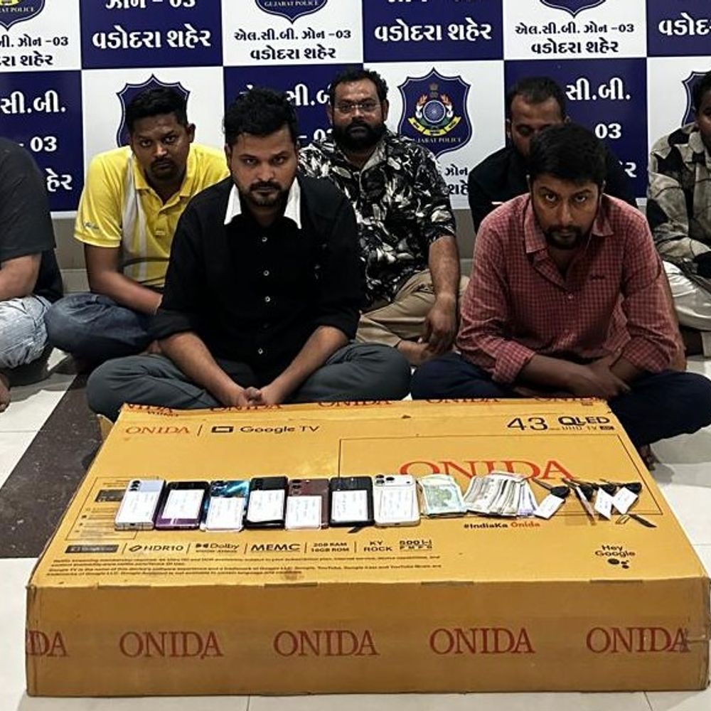 વડોદરામાં IPLક્રિકેટ મેચ પર ઓનલાઈન સટ્ટો રમતા 7 ઝડપાયા:ગુજરાત ટાઇટન્સ અને પંજાબ કિંગ્સ વચ્ચેની મેચ જોઈ મોબાઈલ એપથી સટ્ટો રમાડતા હતા, 4.25 લાખનો મુદ્દામાલ જપ્ત , એક આરોપી વોન્ટેડ જાહેર