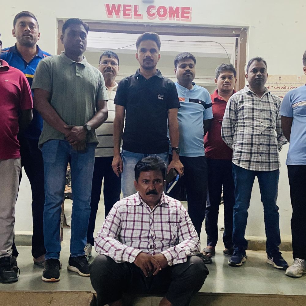 4 વર્ષથી ફરાર આર્મ્સ એક્ટનો વોન્ટેડ આરોપી ઝડપાયો:ડાંગ LCBએ મહારાષ્ટ્રના સંગમનેરથી પકડ્યો, 12 ગંભીર ગુનામાં સંડોવણી