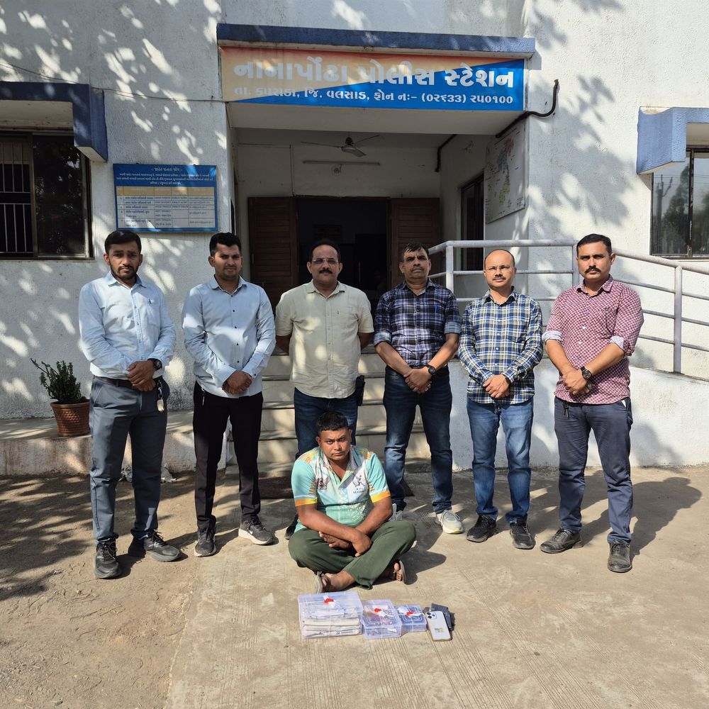 વલસાડના નાનાપોંઢામાં દુકાનમાંથી વિસ્ફોટકોનો જથ્થો ઝડપાયો:એક શખ્સની ધરપકડ, SOGએ કાર્યવાહી કરી