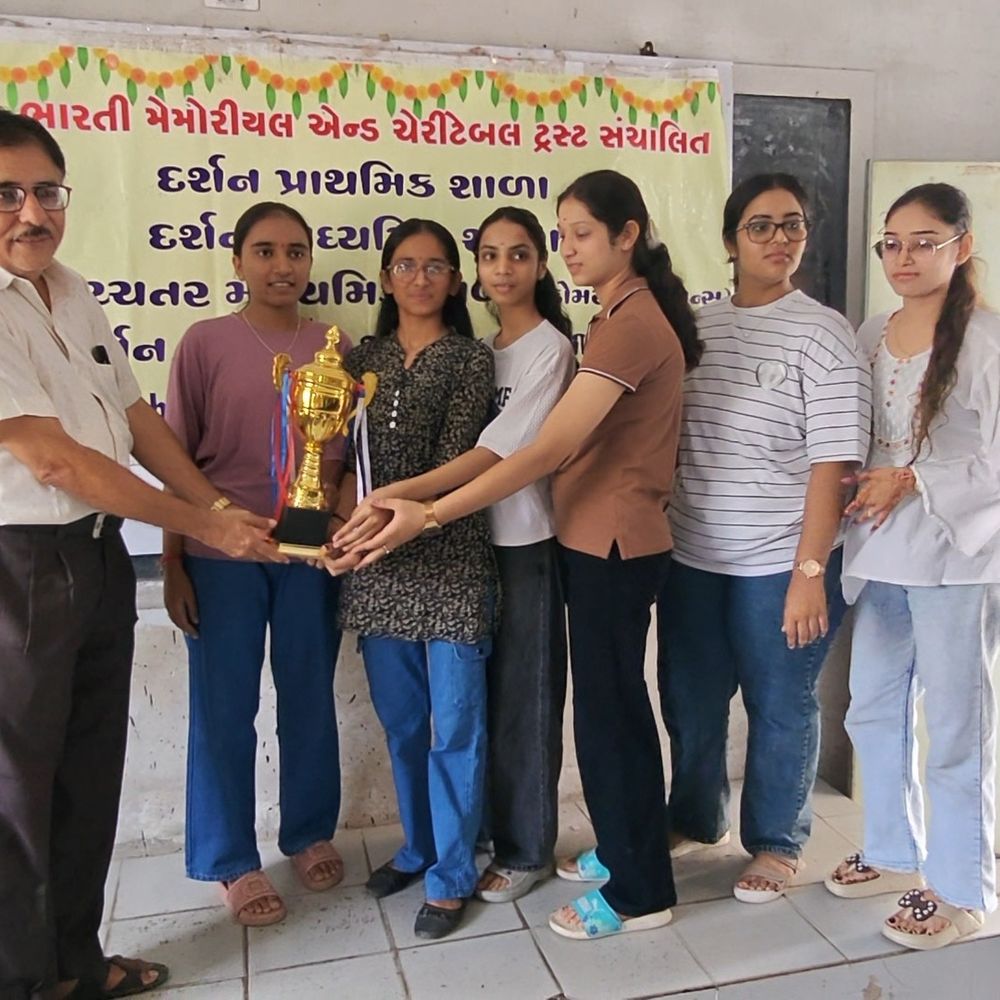 ગીર સોમનાથ બોર્ડ પરિણામ: ઘુસિયા ગીર, પ્રશ્નાવડા ટોચ પર:દર્શન સ્કૂલનો 99.04% રેકોર્ડ, ગ્રીષ્મા પંપાણીયા 99.98 PR સાથે દ્વિતીય