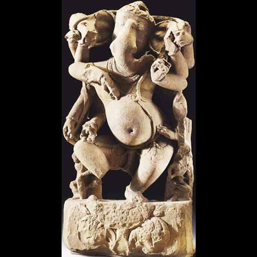 અમેરિકાએ 657 કલાકૃતિઓ ભારતને પરત કરી.