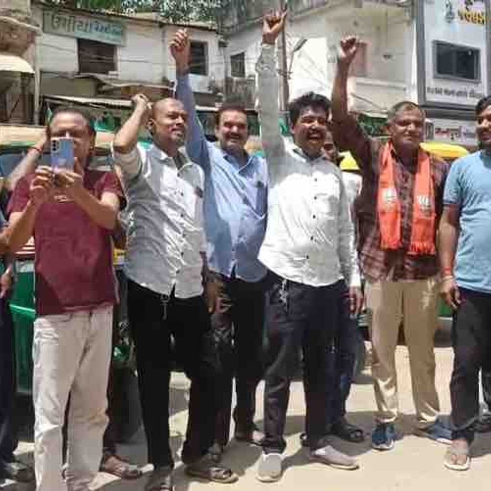 પશ્ચિમ બંગાળમાં ભાજપની જીતની અસર ગુજરાતમાં:પાલનપુરમાં બંગાળી કારીગરોએ ઢોલ-નગારા સાથે ઉજવણી કરી