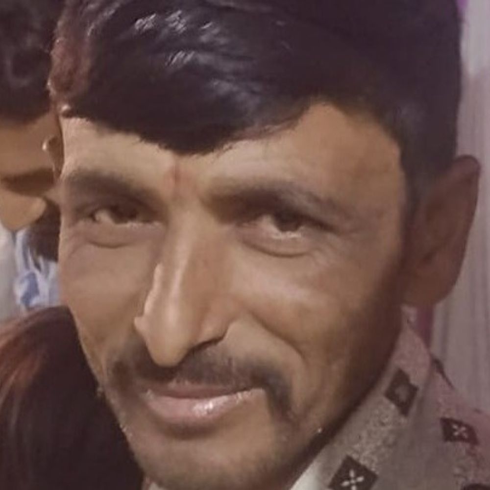 ગઢડા નજીક બાઇક-આખલા અકસ્માત, યુવકનું મોત:શાકભાજી ખરીદી પરત ફરતાં સુનીલ પરમારે જીવ ગુમાવ્યો
