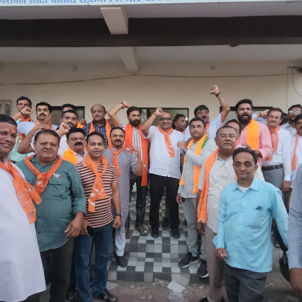 વેરાવળમાં ભાજપનો વિજયોત્સવ:પશ્ચિમ બંગાળ, આસામ અને પોડિચેરીમાં પાર્ટીની જીત થતાં ટાવર ચોક પર આતશબાજી, કાર્યકરોમાં ખુશી