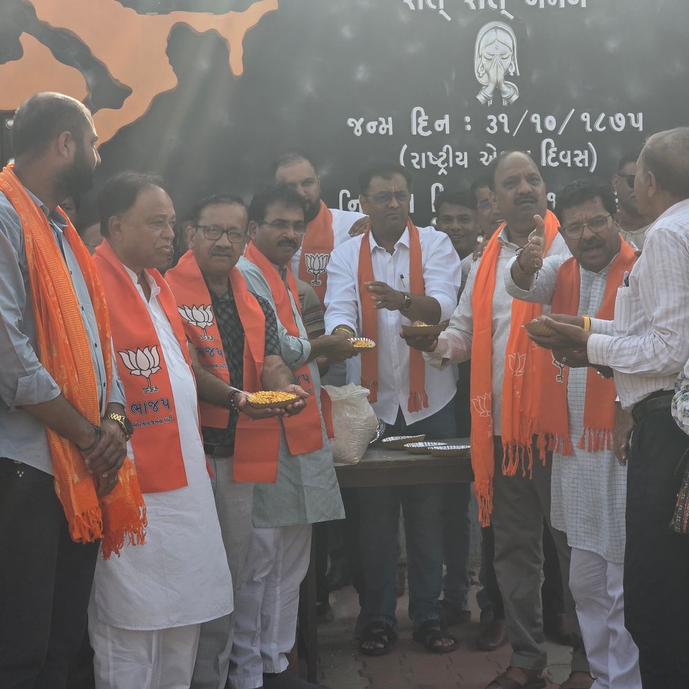 હિંમતનગરમાં ભાજપ કાર્યકરોએ વિજયોત્સવ મનાવ્યો:પશ્ચિમ બંગાળમાં સત્તા આવતા ફટાકડા ફોડી, મીઠાઈ વહેંચી