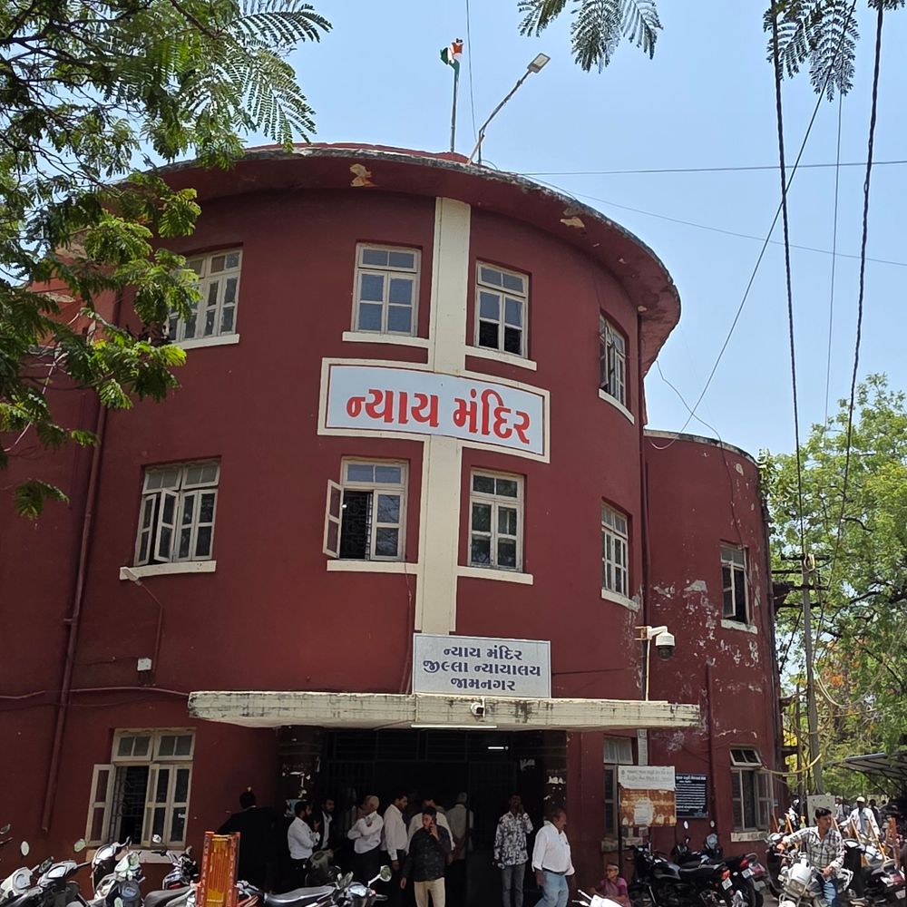 જામનગર કોર્ટનો પોરબંદરના ગોસાબારા RDX લેન્ડિંગ કેસમાં ચુકાદો:12 દોષિત, 11ના મોત, દાઉદ ઈબ્રાહિમ સહિતના સાથે આરોપીઓના સંબંધ ખૂલ્યા; 1993ના મુંબઈ બ્લાસ્ટ સાથે કનેક્શન