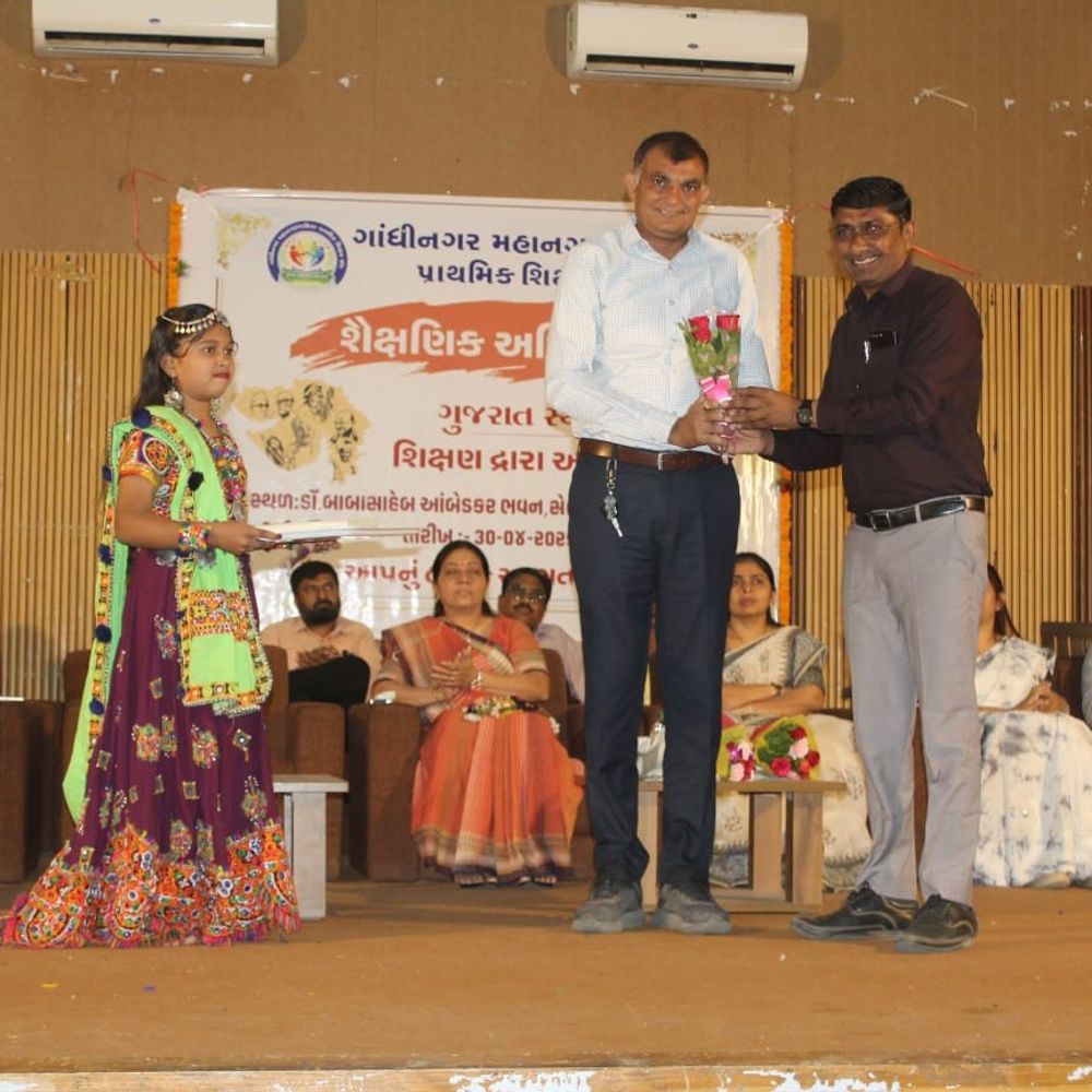 ગાંધીનગરમાં પ્રાથમિક શિક્ષક સંઘનું અધિવેશન યોજાયું:ધારાસભ્ય રીટાબેન પટેલના અધ્યક્ષસ્થાને શિક્ષકોના પ્રશ્નોની ચર્ચા થઈ