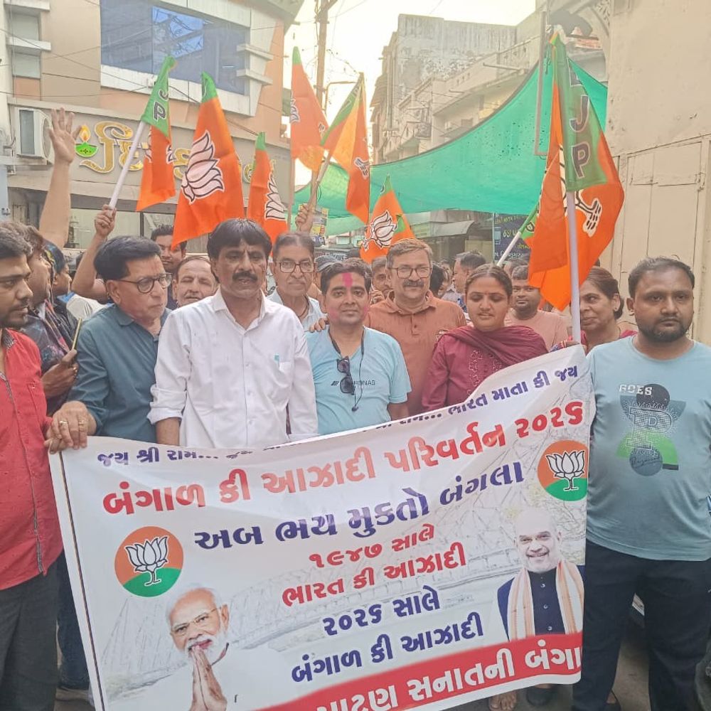 પાટણમાં બંગાળી કારીગરોએ બંગાળમાં ભાજપના વિજયની ઉજવણી કરી:આતશબાજી, ઢોલ-નગારા અને જયશ્રી રામના નારા સાથે રેલી યોજી