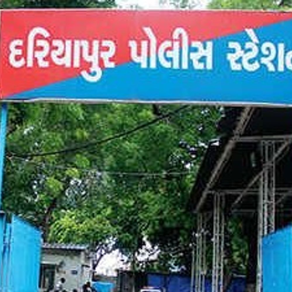 14 વર્ષીય સગીરાને યુવકે પ્રેમજાળમાં ફસાવી:ટ્યુશન જતા પીછો કરી બાઈક પર બેસાડી સાબરમતી રિવરફ્રન્ટ લઈ ગયો, દરિયાપુરમાં આરોપીની ધરપકડ