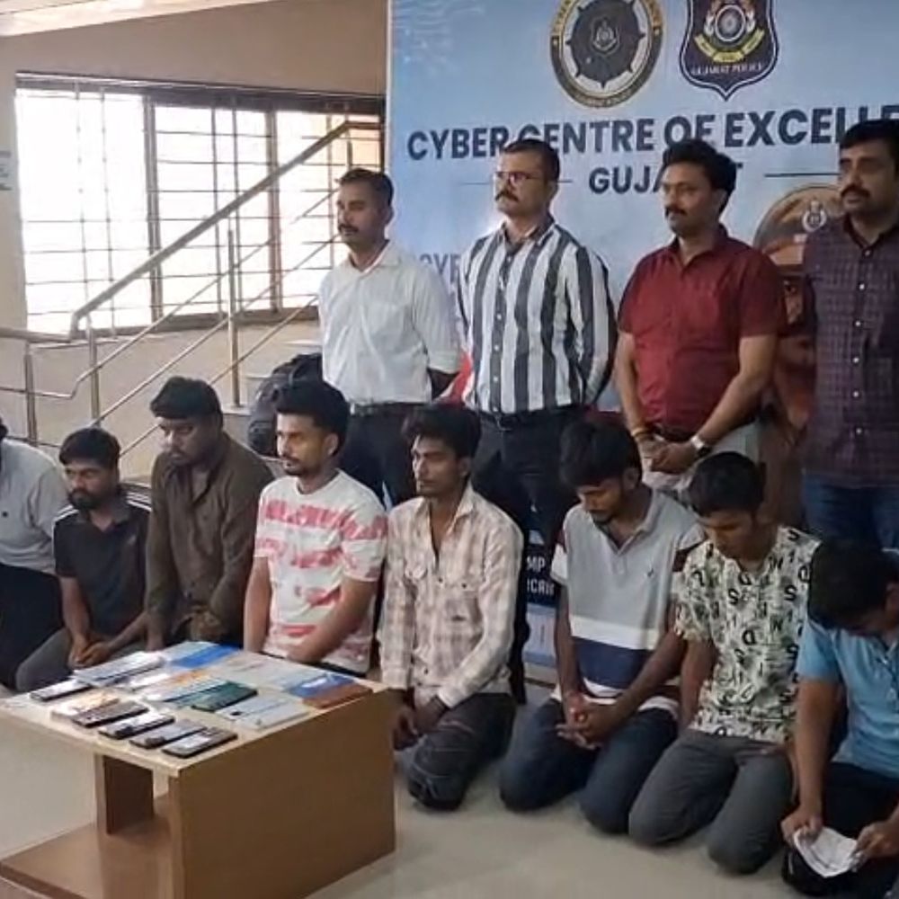53.55 કરોડની હેરાફેરીનો પર્દાફાશ, આણંદ ગેંગના 10 ઝડપાયા:બાબા સિદ્દિકી મર્ડર કેસ સાથે સંકળાયેલા આરોપીઓને ‘મ્યુઅલ એકાઉન્ટ’ પૂરું પાડ્યું, અમદાવાદ સહિતના શહેરમાં નેટવર્ક