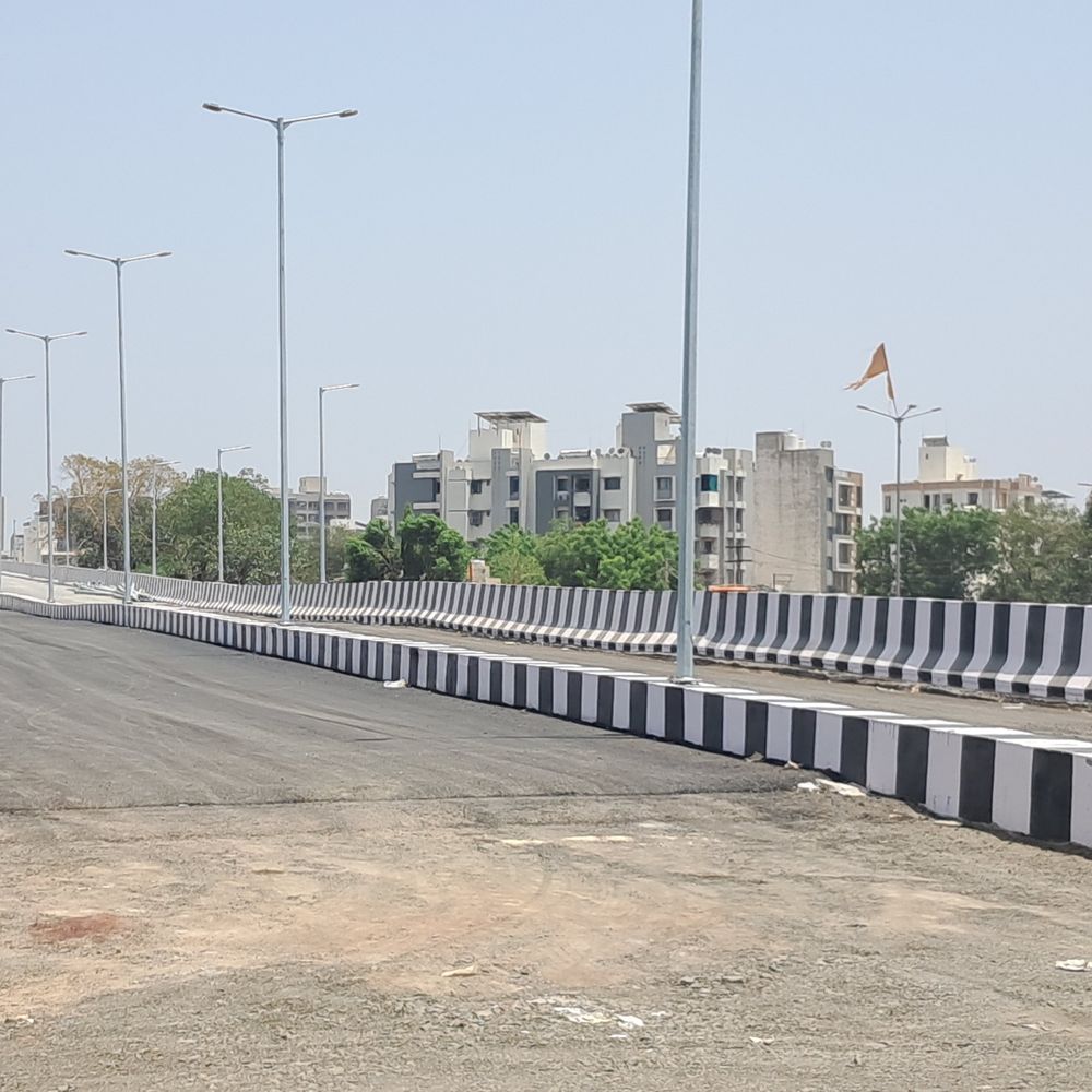 મુખ્યમંત્રીનાં હસ્તે લોકાર્પણની શક્યતા:રાજકોટનાં નવા બનતા ફોરલેન સાંઢિયા પુલની કામગીરી અંતિમ તબક્કામાં, એક લાખ કરતા વધુ વાહનચાલકોને મળશે રાહત