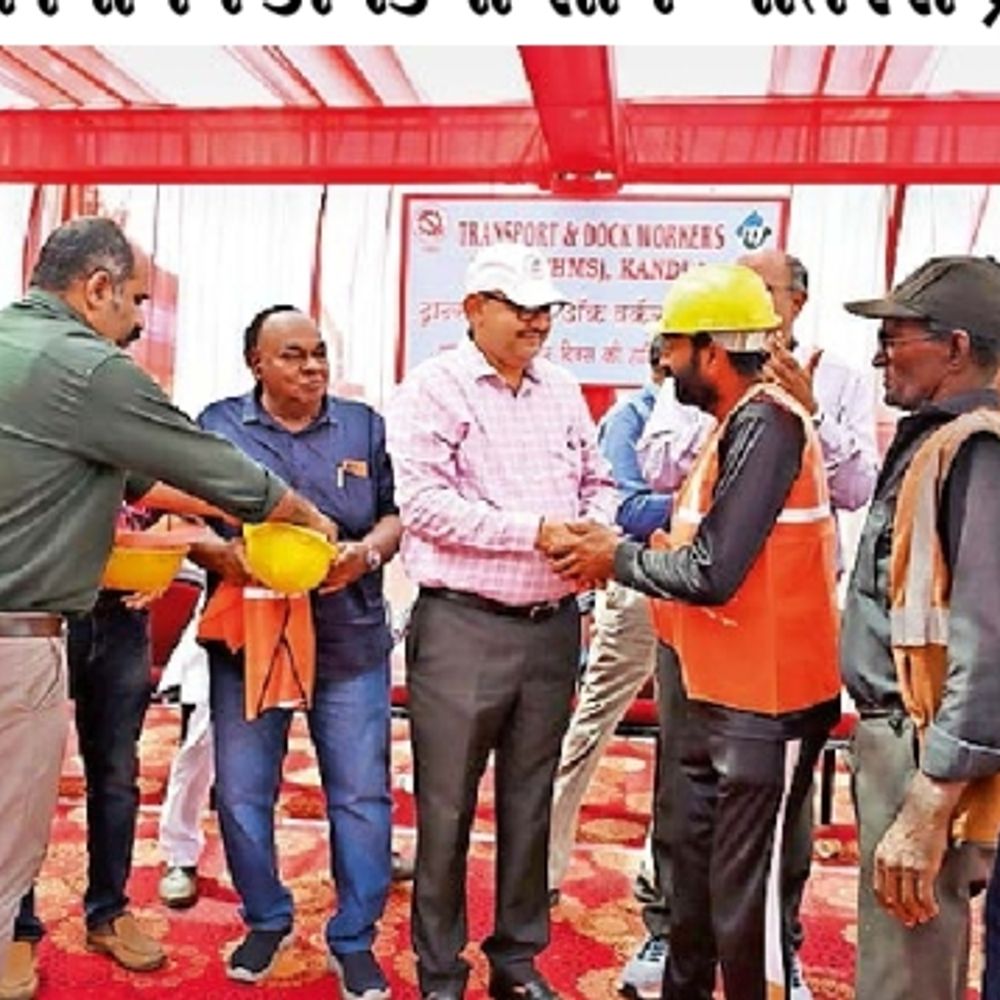 આંતરરાષ્ટ્રીય મજૂર દિવસ ઉજવાયો:કાર્ગો હેન્ડલિંગમાં 170 એમ. એમ. ટી. લક્ષ્યાંક મેળવવામાં મજૂરોનો સિંહફાળો રહેશે