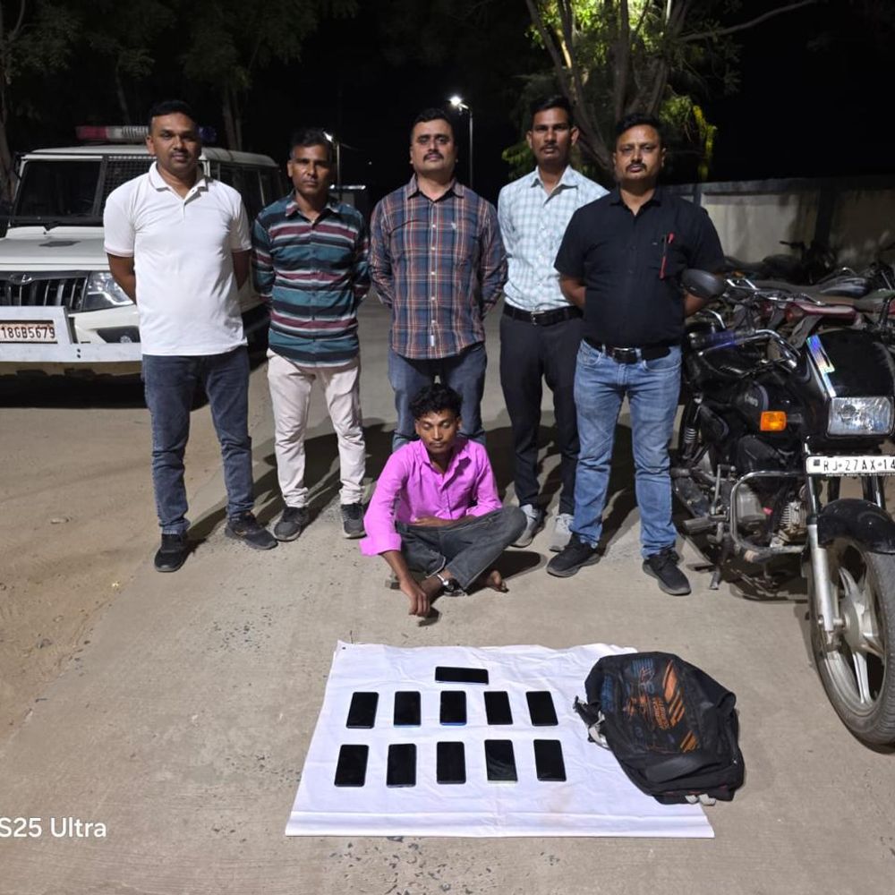 મોબાઇલ લૂંટ્યા હતા‎:ખેરોજ પંથકના કોટડા ગઢીમાં વેપારીને લૂંટનાર સગીર અને કાકાનો દીકરો ઝબ્બે