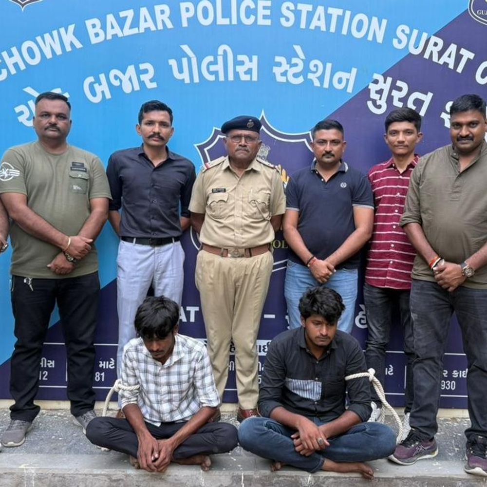 પ્રાઈવેટ પાર્ટ પર લાકડી ફટકારતા યુવક તરફડ્યો:સુરતમાં બે હાથ જોડી માફી માગતો રહ્યો ને શખસે વાળ પકડી ઢસડ્યો, ધરપકડ બાદ આરોપી બોલ્યો કોઈ દિવસ કાયદો હાથમાં નહીં લઉં