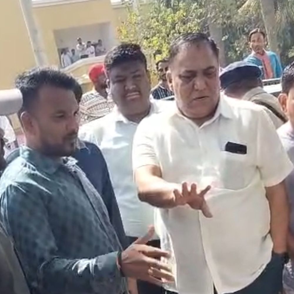 સોમનાથમાં પ્રાચીન નાગદેવતા દેવસ્થાન પર રાત્રે ડિમોલિશન:ટ્રસ્ટ ઓફિસ સામે કાર્યવાહીથી શ્રદ્ધાળુઓમાં રોષ, કલેક્ટરે લીધી મુલાકાત