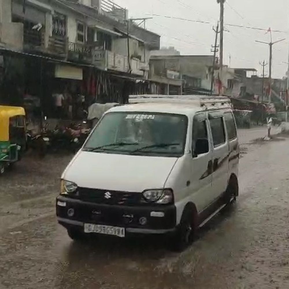 પોશીનામાં પોણો ઇંચ કમોસમી વરસાદ:માર્ગો પર પાણી વહેતા થયા, હિંમતનગર, વડાલી સહિતમાં વરસાદી છાંટા