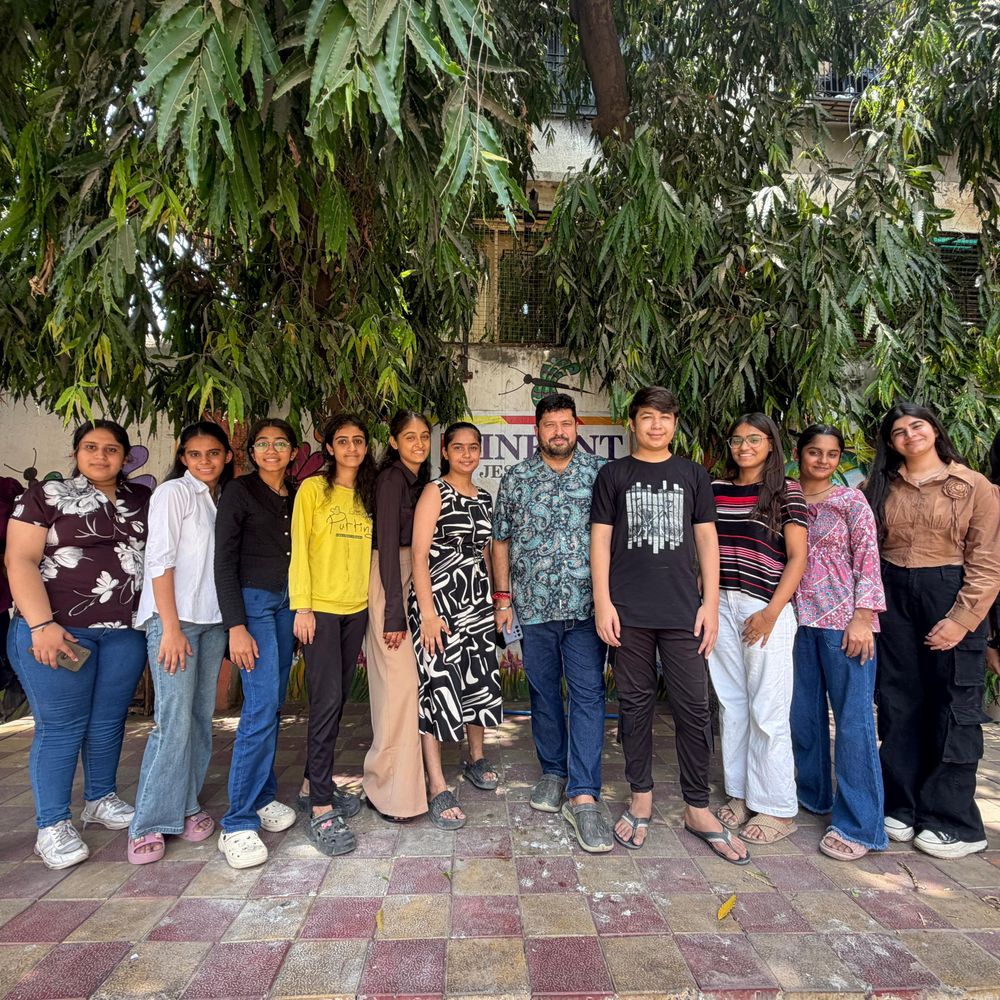 કોમલ ભગચંદાણીએ 92% મેળવ્યા:ઇન્ફન્ટ જીસસ સ્કૂલના 27 વિદ્યાર્થીઓ 80%થી વધુ