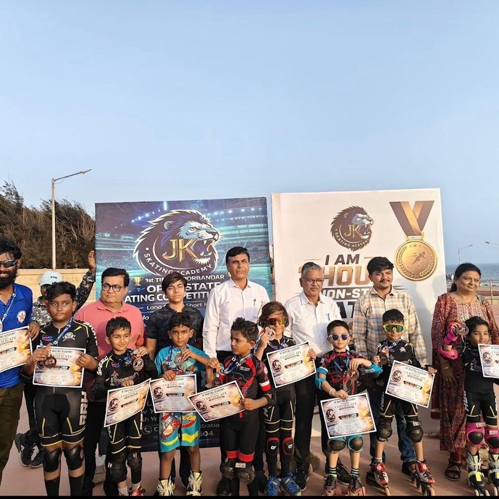 સ્કેટિંગ સ્પર્ધાનું આયોજન કરાયું:પોરબંદરમાં પ્રથમ વખત ઐતિહાસિક નોન-સ્ટોપ સ્કેટિંગ સ્પર્ધામાં 200 ખેલાડીઓએ ભાગ લીધો