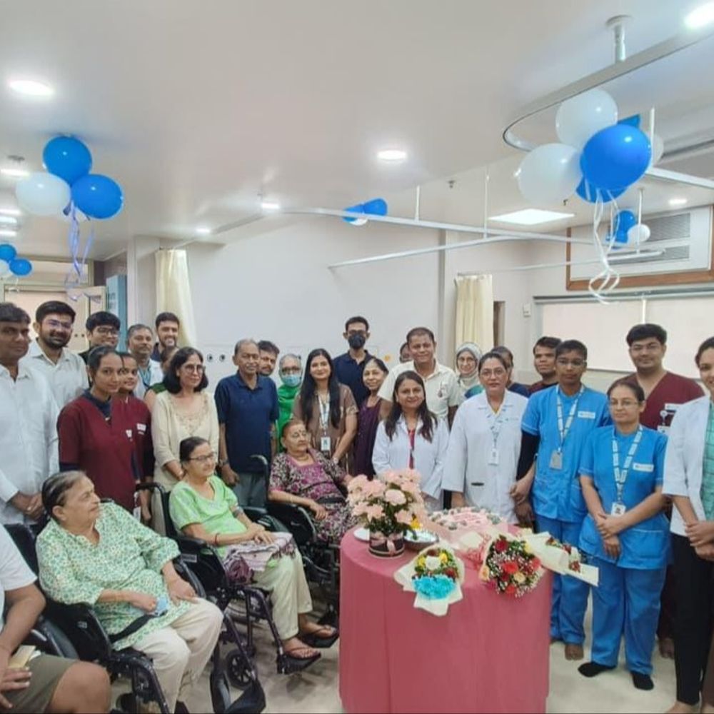 સ્ટર્લિંગ હોસ્પિટલમાં નવી ડાયાલિસિસ સુવિધાની શરૂઆત:દર્દીના પરિવારની સુવિધા અને ગોપનીયતા માટે ખાસ ડિલક્સ સ્યૂટની વ્યવસ્થા