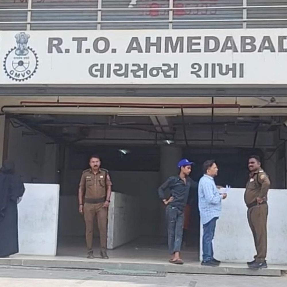 RTOના 69માંથી 66 કર્મચારીઓને વસ્તી ગણતરીની કામગીરી સોંપાઈ:ટ્રેનિંગમાં બોલાવતા તમામ કામગીરી ઠપ, અડધો-અડધો સ્ટાફ બોલાવવા નિર્ણય; ઓફિસના સમય સિવાય કામ કરવા સૂચના