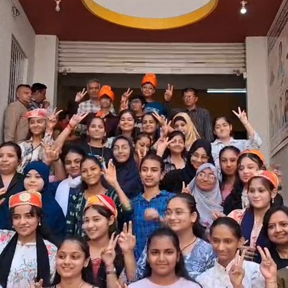 જૂનાગઢનું ધોરણ 10નું પરિણામ જાહેર::જૂનાગઢ જિલ્લાનું ધોરણ 10નું 83.86 ટકા પરિણામ,જિલ્લાના 14,861 વિદ્યાર્થીઓ ઉત્તીર્ણ, સરસ્વતી સ્કૂલના દિયા દોશી અને પટ્ટા મોહમ્મદ રઝાએ A1 ગ્રેડ સાથે મેળવી સિદ્ધિ.