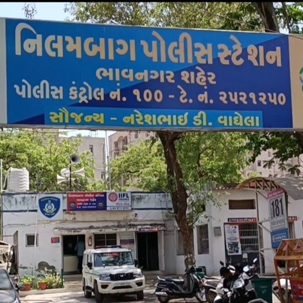અલંગના વેપારી સાથે છેતરપિંડી:વેપારી સાથે હોમગાર્ડ સહિત બે શખસોએ હથિયાર અને લાયસન્સ અપાવવાના બહાને 4 લાખ પડાવ્યા