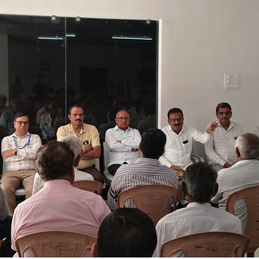 ભાવનગર બેંક ચેરમેન પાળીયાદ શાખાની મુલાકાતે, ખેડૂતોના હિત પર ચર્ચા.
