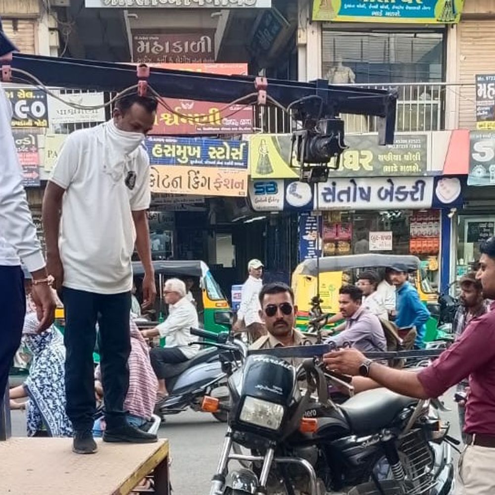 બોટાદમાં ટ્રાફિક સમસ્યા સામે પોલીસે કાર્યવાહી કરી:બેફામ પાર્કિંગ કરનારા વાહનો ટોઈંગ કરાયા, દંડ વસૂલ્યો