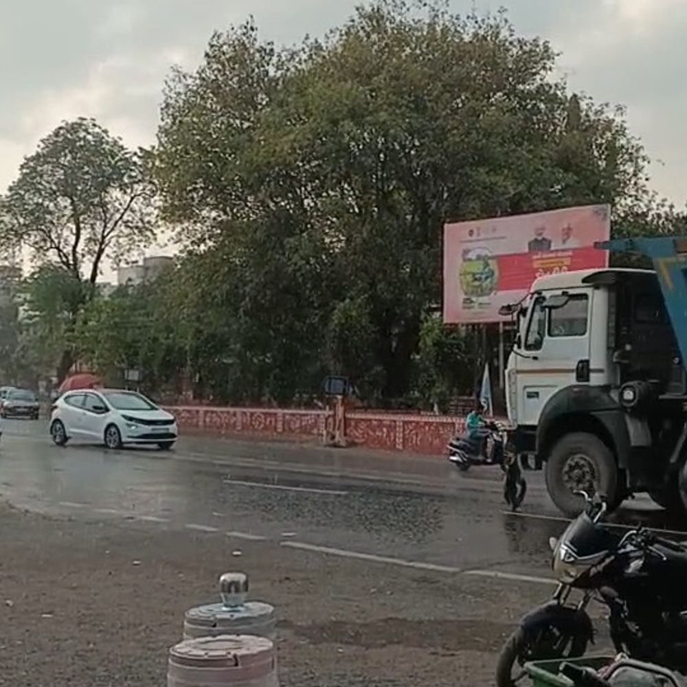 વલસાડના ધરમપુર-કપરાડામાં વરસાદી ઝાપટાં:ગરમીથી રાહત, કેરીના પાકને નુકસાનની ભીતિ