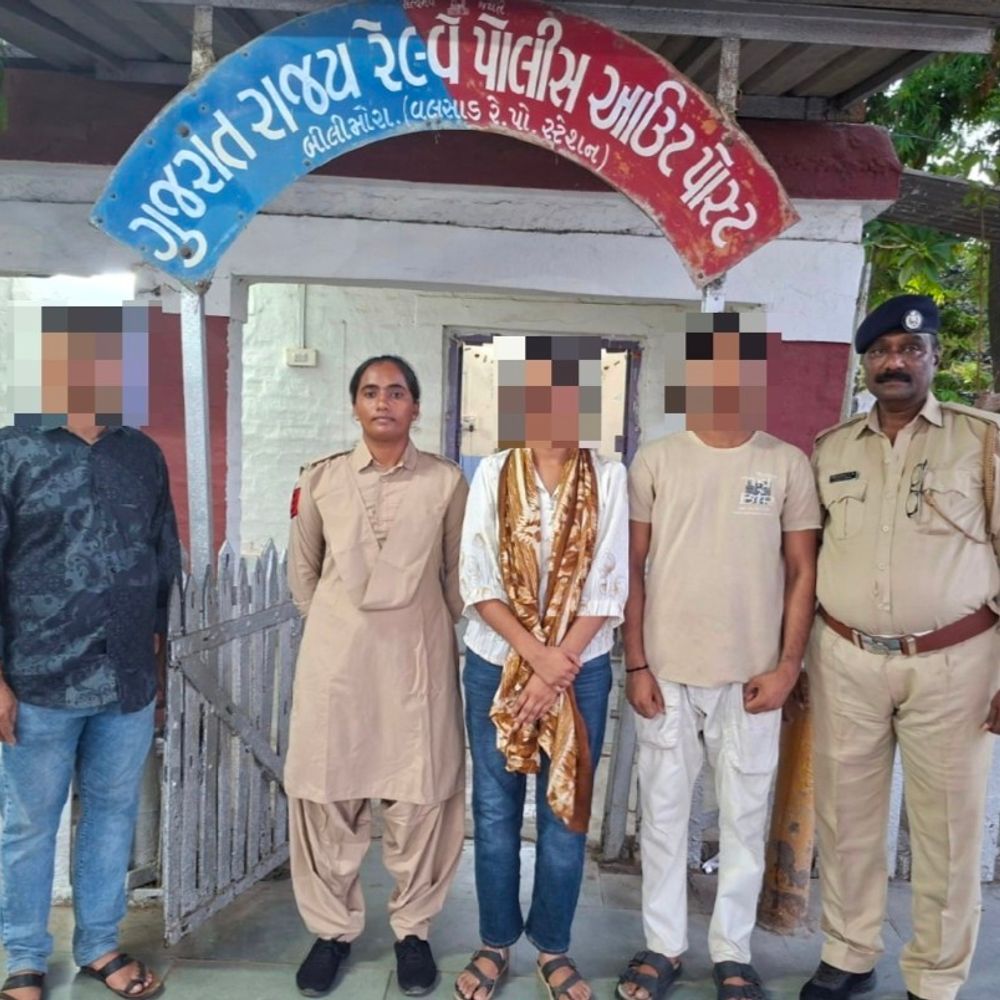 વલસાડ રેલ્વે પોલીસે 'મિશન મિલાપ' હેઠળ યુવતીને શોધી:ઘરેથી નીકળી ગયેલી યુવતીનું પરિવાર સાથે સુખદ મિલન કરાવ્યું