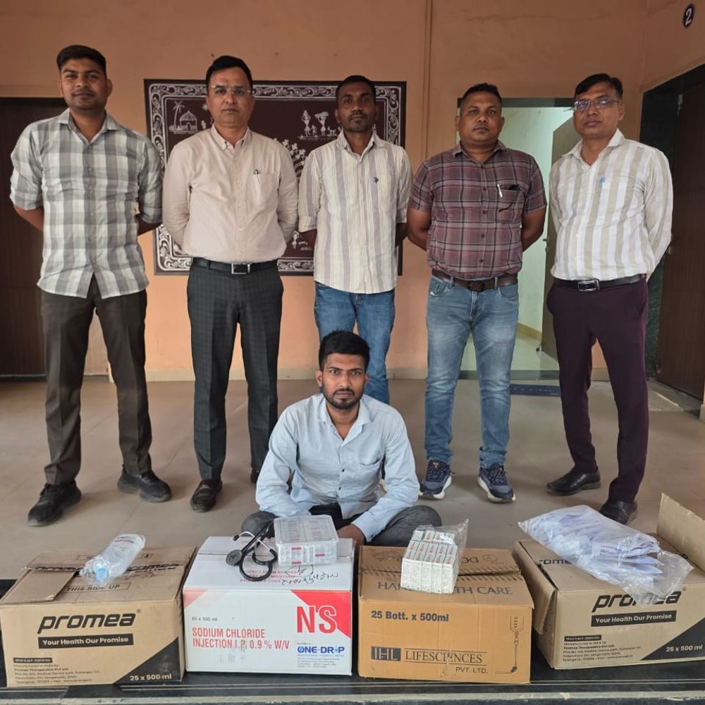નિઝરના લક્ષ્મીખેડામાં બોગસ ડોક્ટર ઝડપાયો:SOGએ ડિગ્રી વગર એલોપેથિક સારવાર કરતા શખ્સને પકડ્યો
