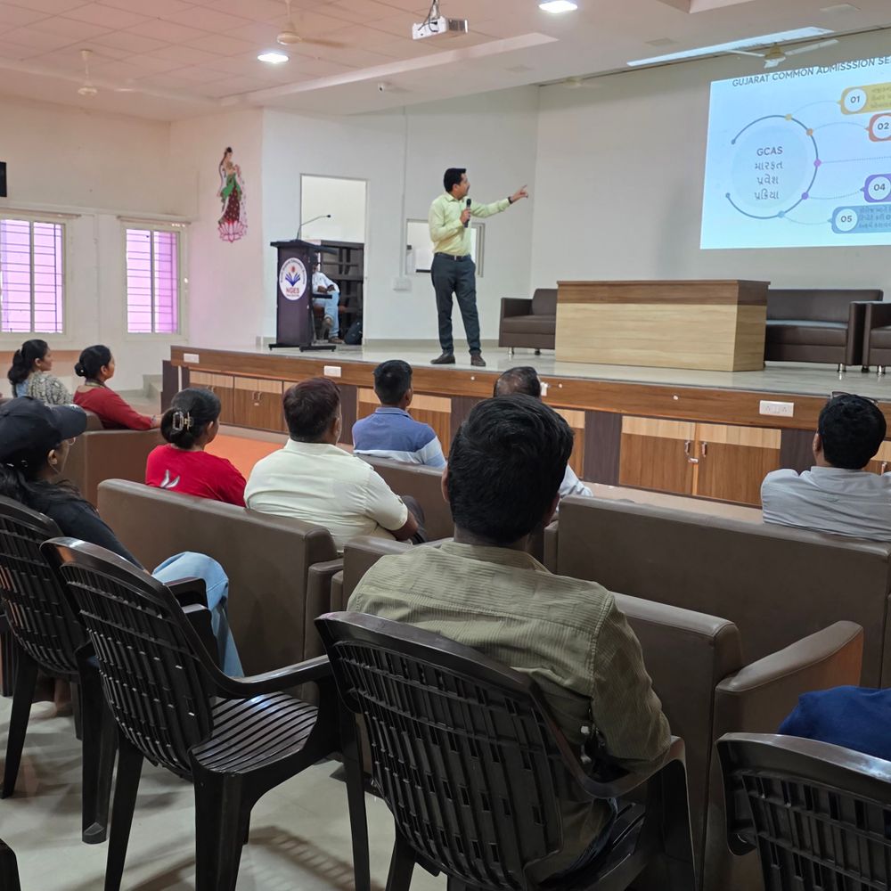 હેમચંદ્રાચાર્ય યુનિવર્સિટીમાં GCAS સહાયતા કેન્દ્ર શરૂ:વિદ્યાર્થીઓને પ્રવેશ પ્રક્રિયામાં કર્મચારીઓ મદદ કરશે