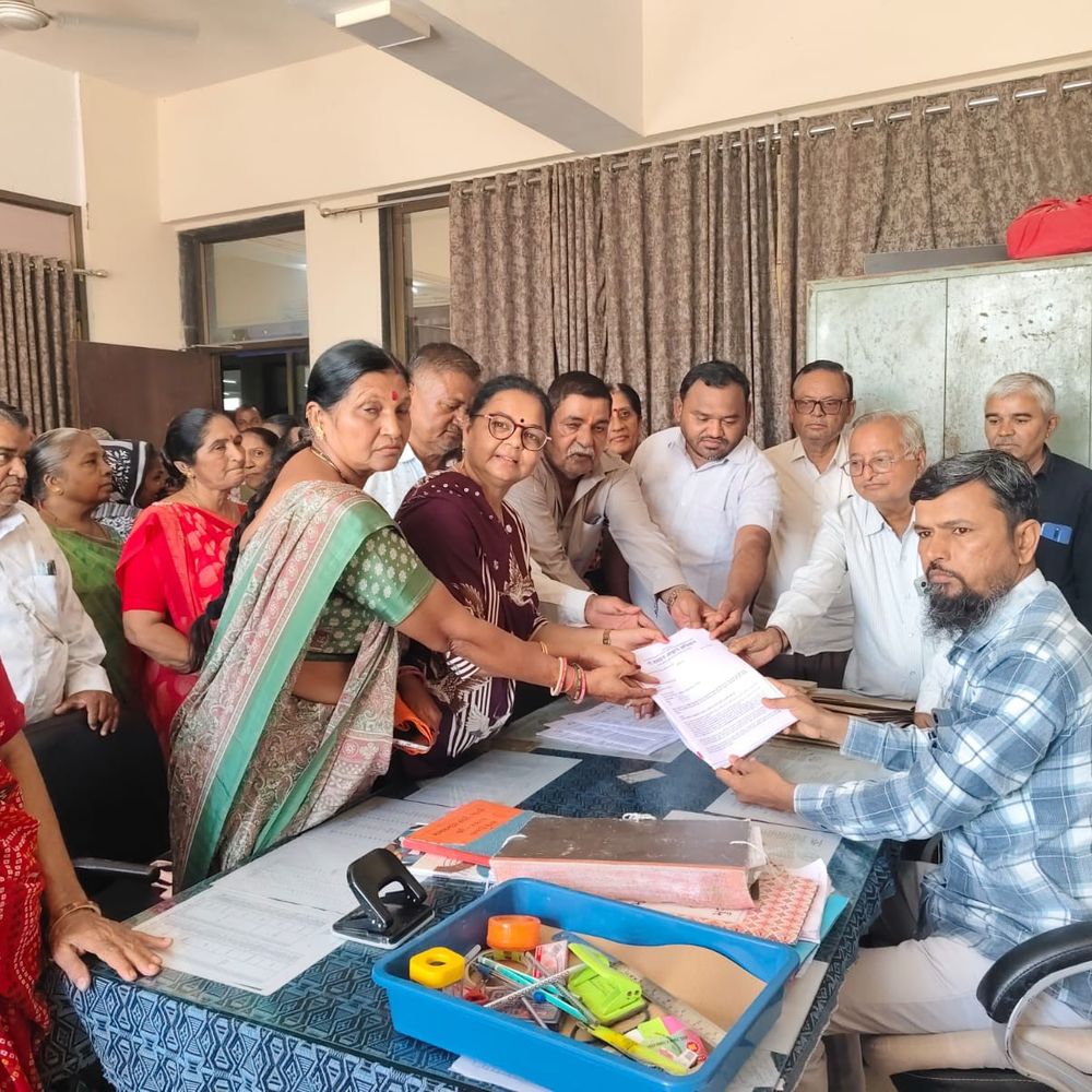 પાટડીમાં ગૌ સન્માન અભિયાન: મામલતદારને આવેદનપત્ર સુપરત:ગૌમાતાને રાષ્ટ્રમાતા જાહેર કરવા વિશ્વ હિન્દુ પરિષદની માંગ