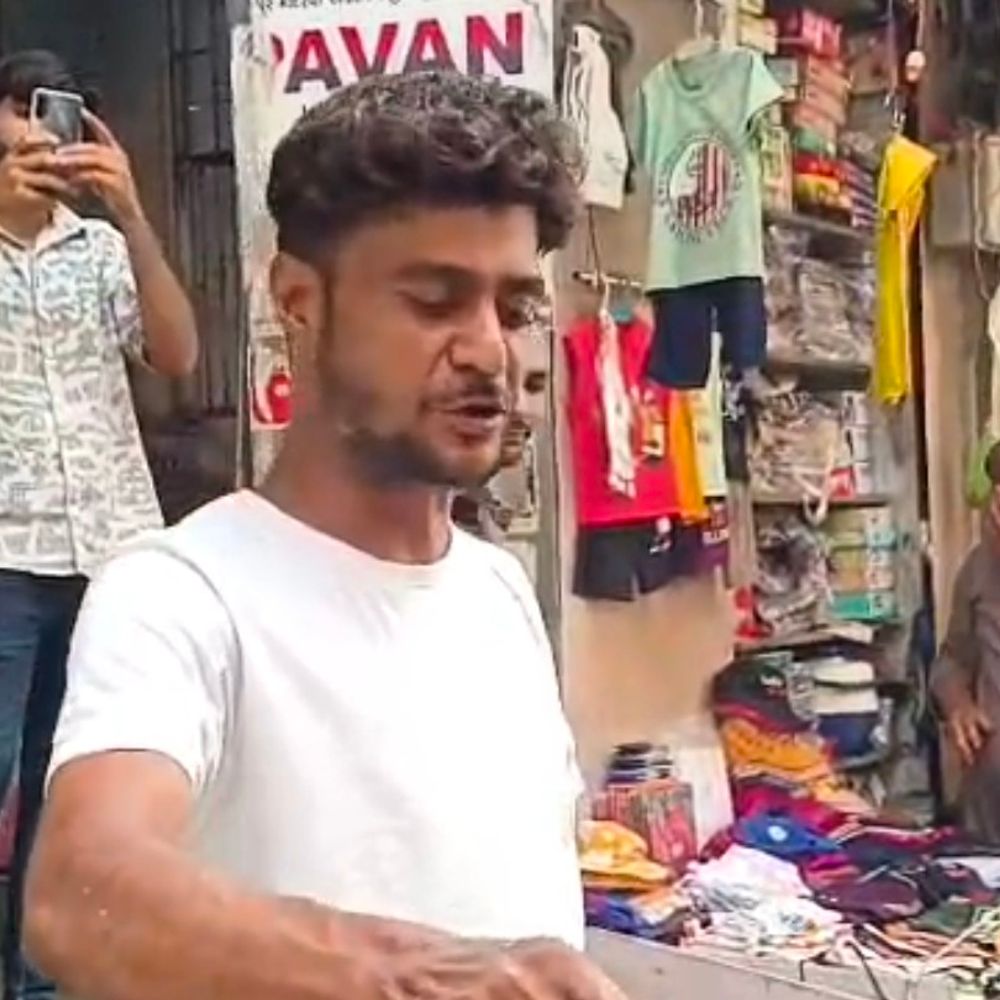 બોટાદ શાકમાર્કેટમાં કાળઝાળ ગરમી વચ્ચે છાશ વિતરણ:જૈન વેપારી ભોળાભાઈ અને ગ્રુપ દ્વારા 3000 લોકોને લાભ અપાયો